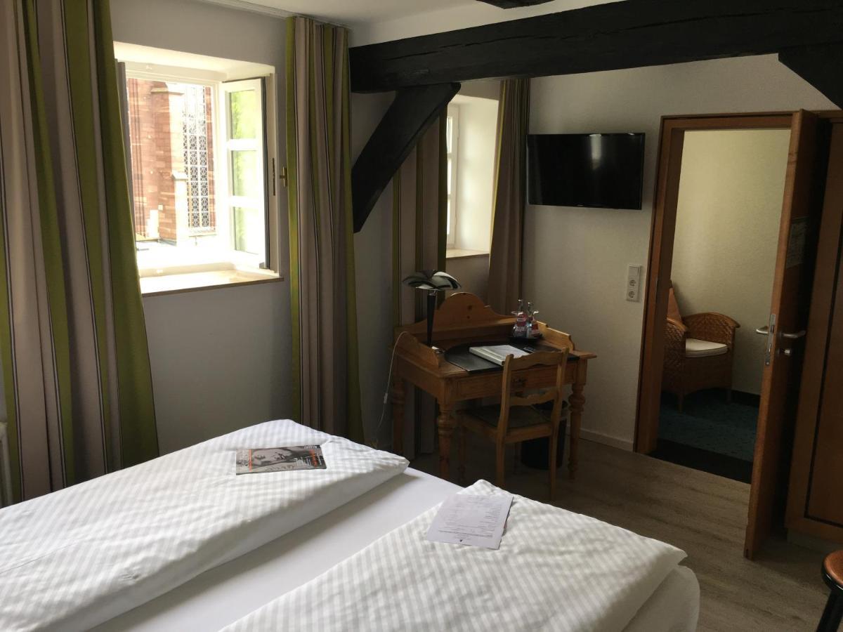 Alt Warburg Hotel Bagian luar foto