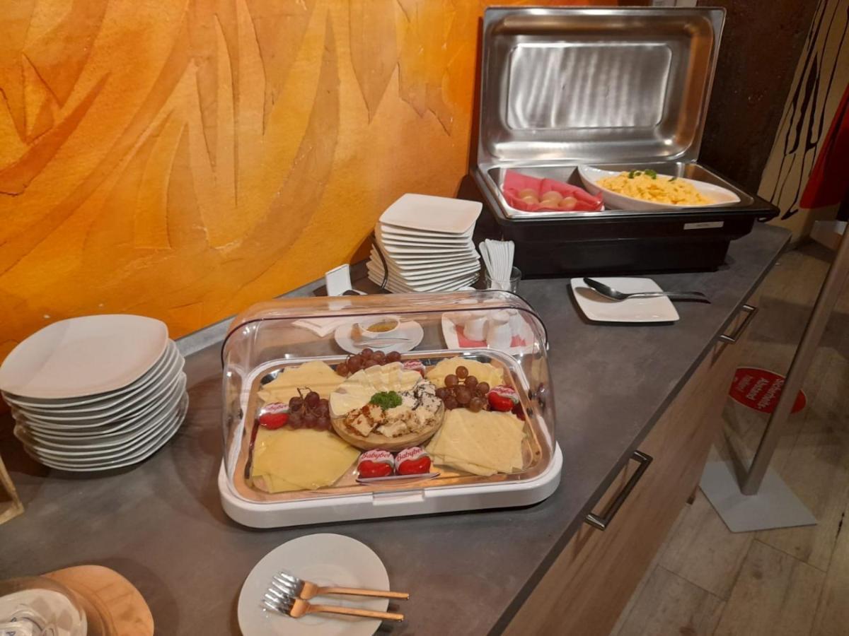 Alt Warburg Hotel Bagian luar foto