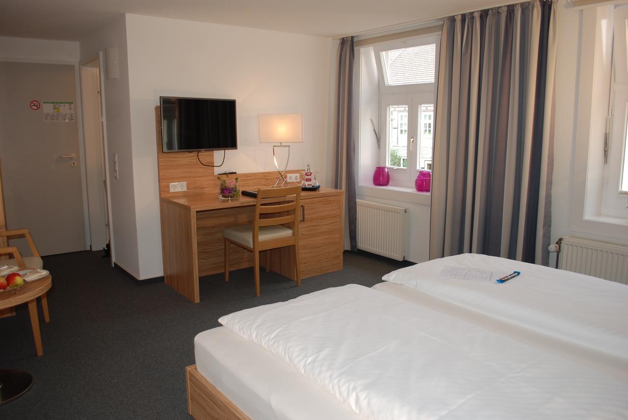 Alt Warburg Hotel Bagian luar foto
