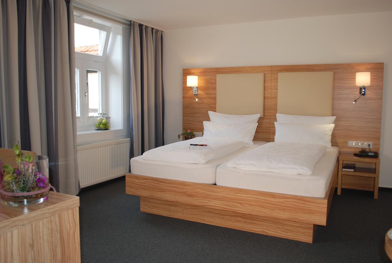 Alt Warburg Hotel Bagian luar foto