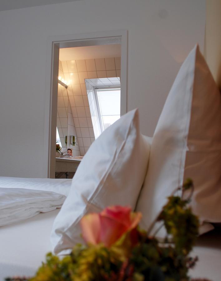 Alt Warburg Hotel Bagian luar foto