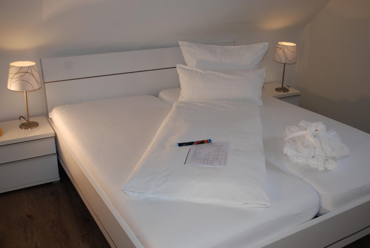 Alt Warburg Hotel Bagian luar foto