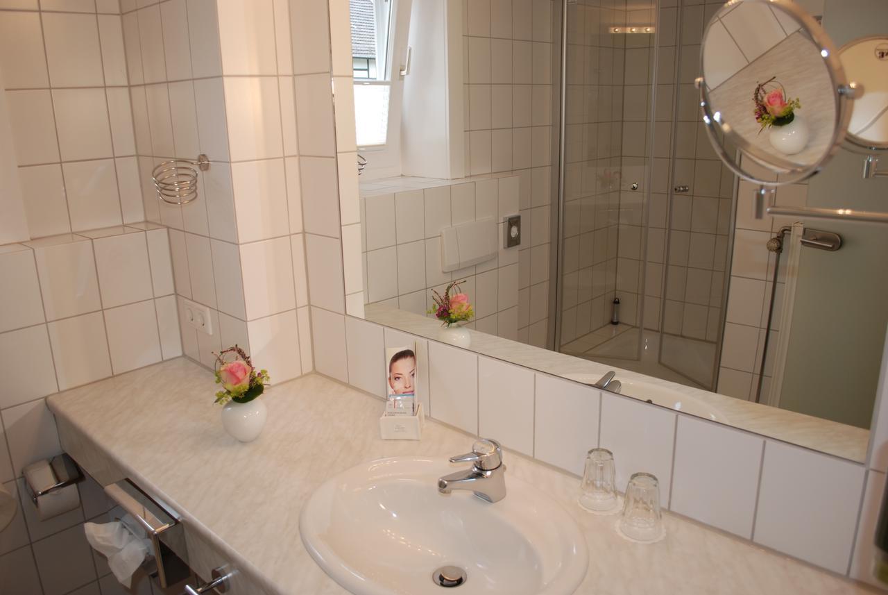 Alt Warburg Hotel Bagian luar foto