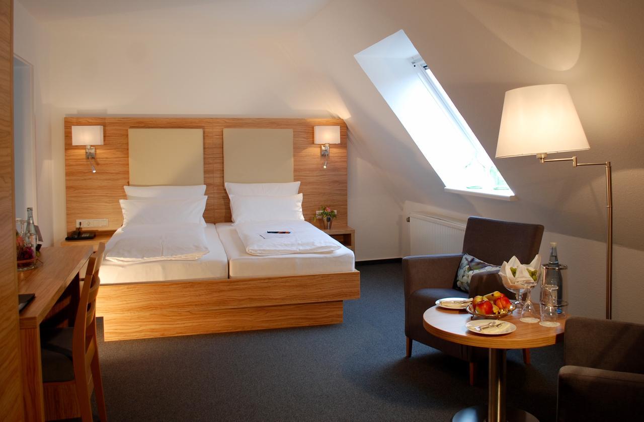 Alt Warburg Hotel Bagian luar foto