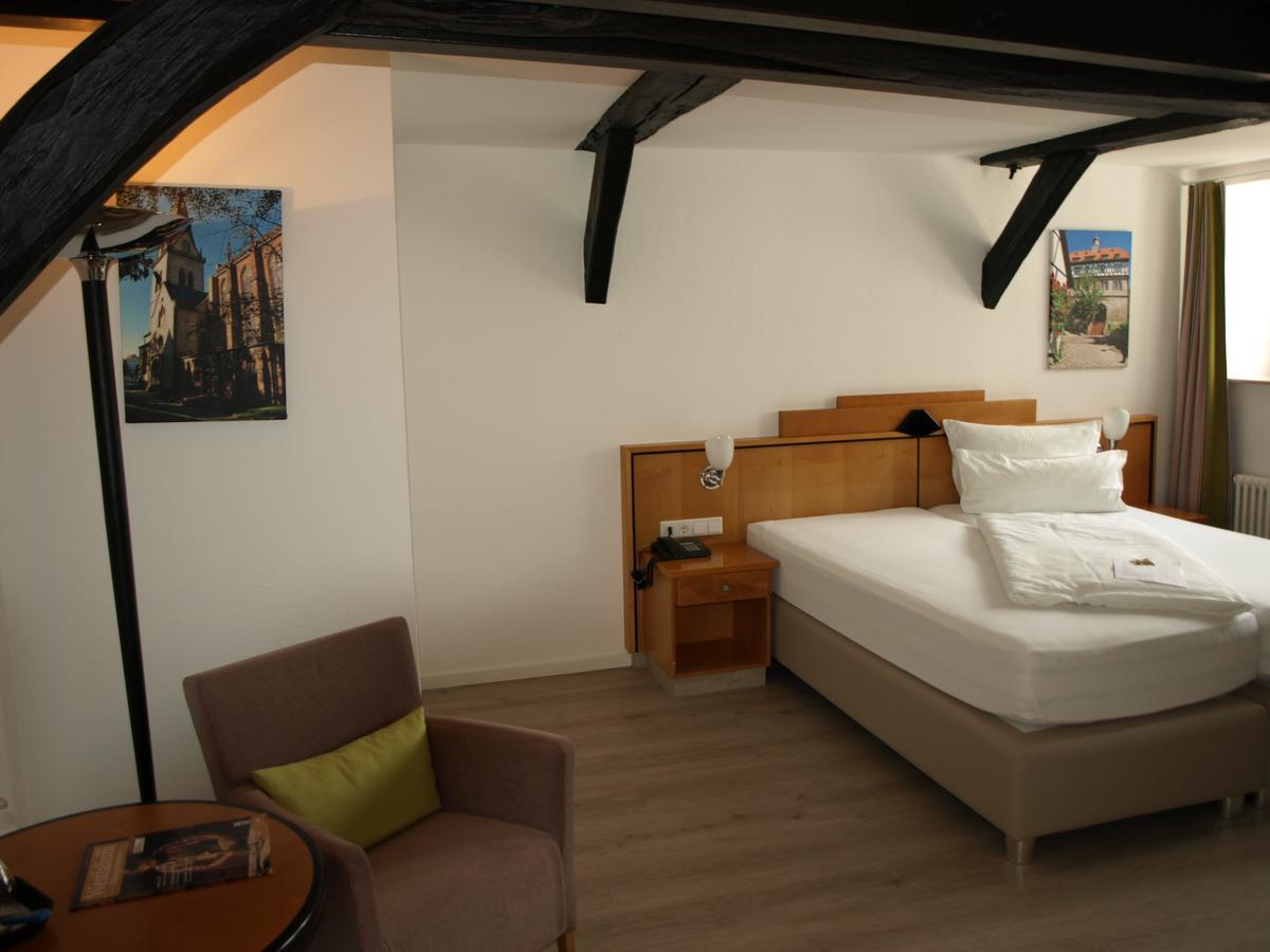 Alt Warburg Hotel Bagian luar foto