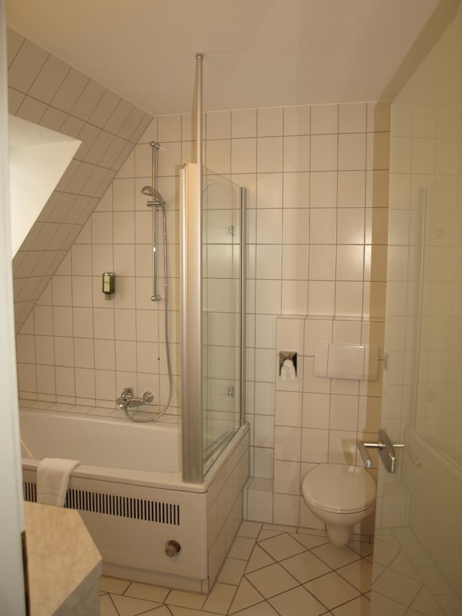 Alt Warburg Hotel Bagian luar foto