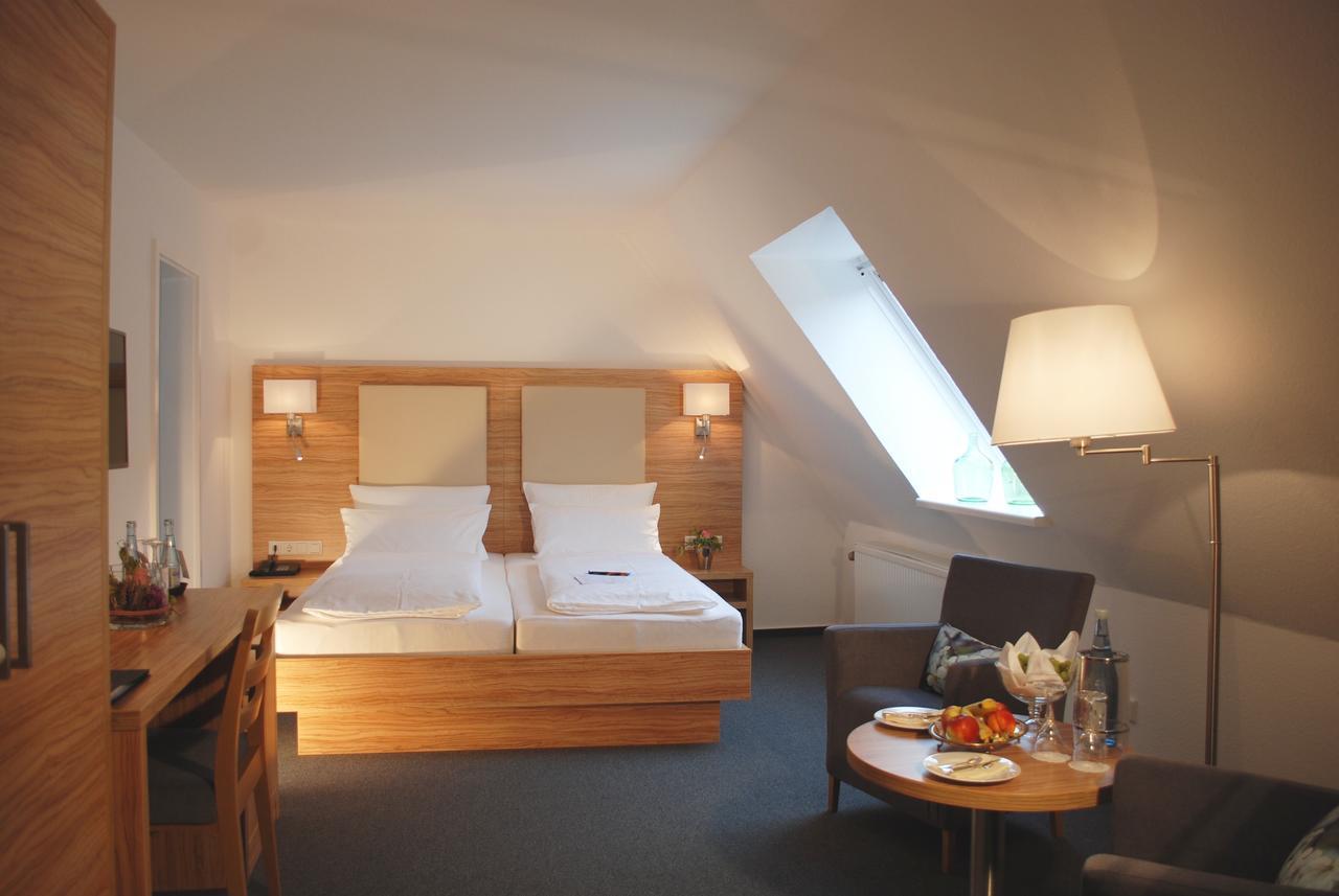 Alt Warburg Hotel Bagian luar foto