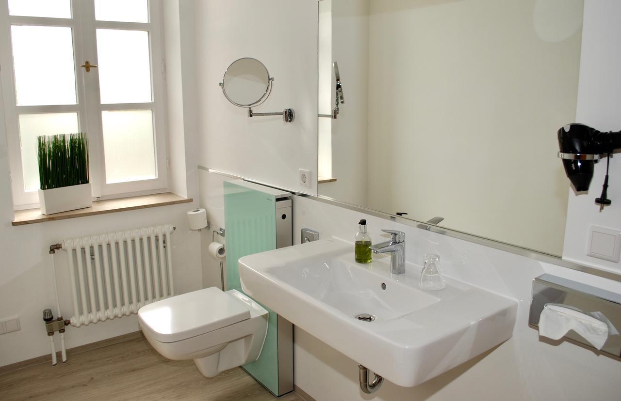 Alt Warburg Hotel Bagian luar foto