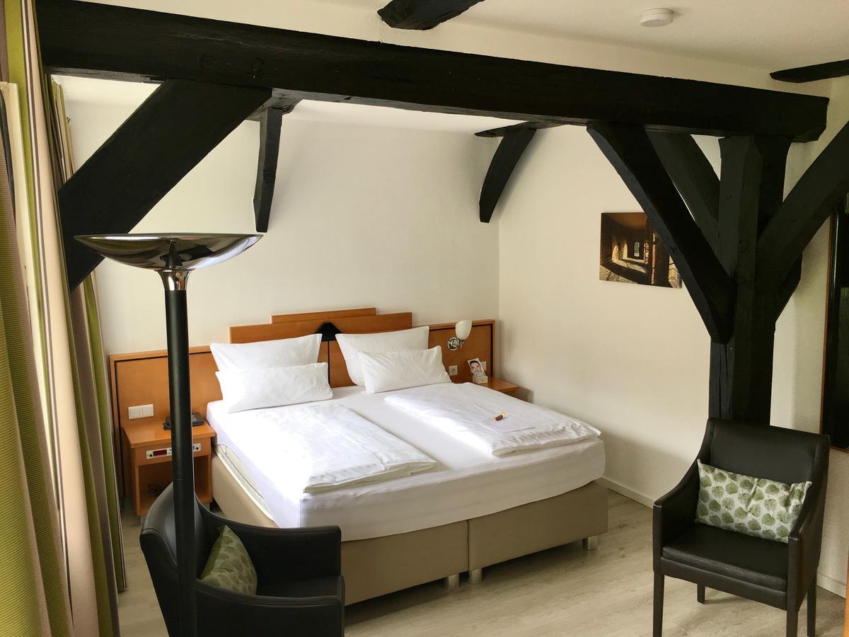 Alt Warburg Hotel Bagian luar foto
