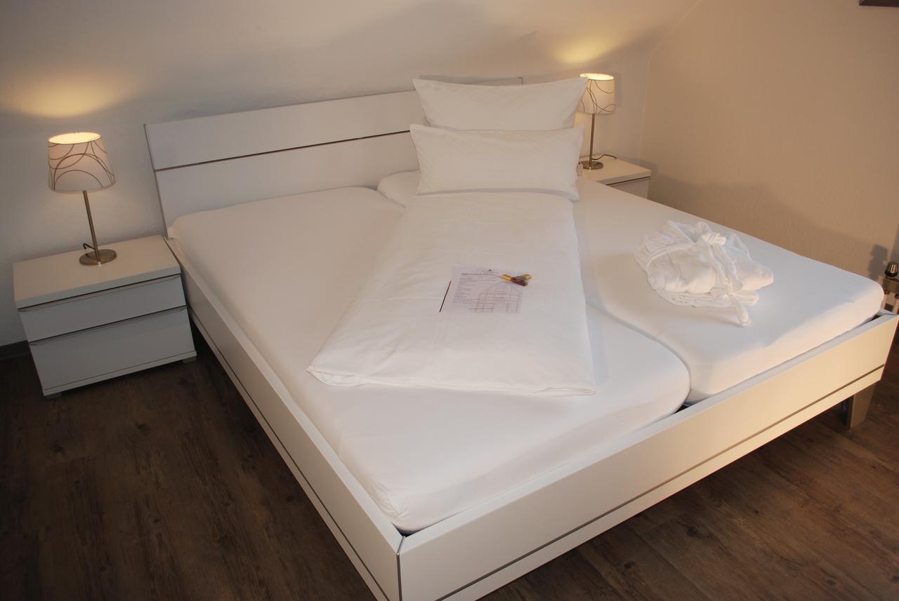 Alt Warburg Hotel Bagian luar foto