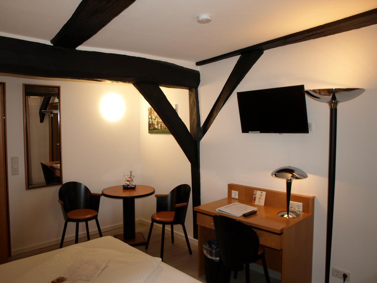 Alt Warburg Hotel Bagian luar foto