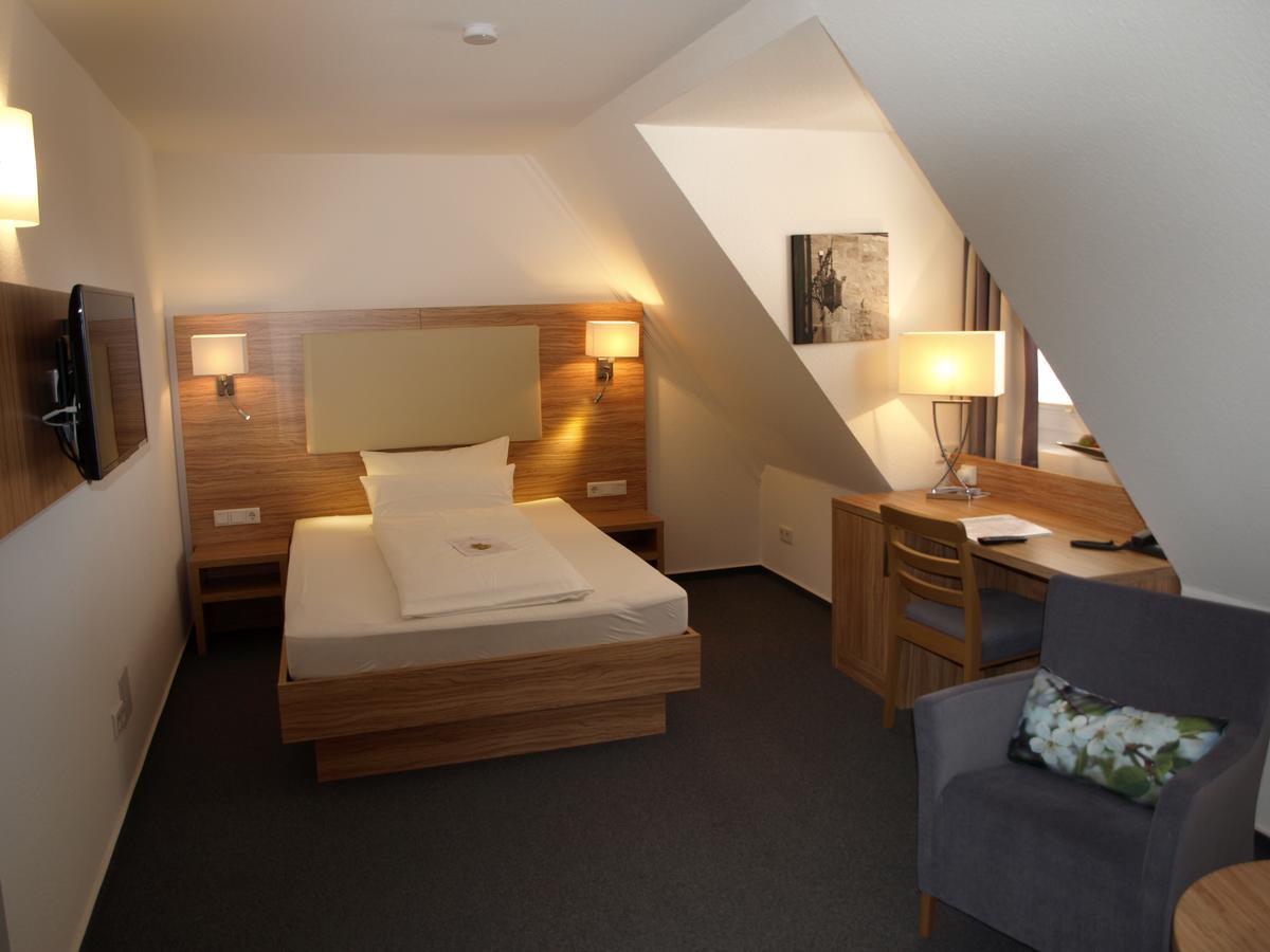Alt Warburg Hotel Bagian luar foto