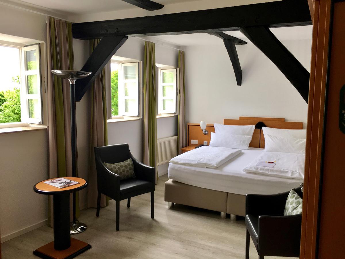 Alt Warburg Hotel Bagian luar foto