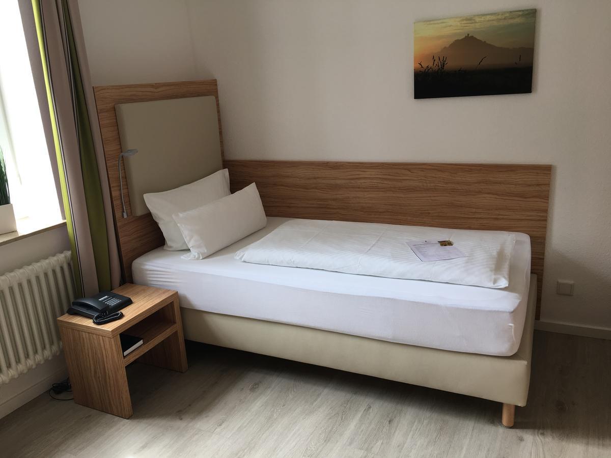 Alt Warburg Hotel Bagian luar foto