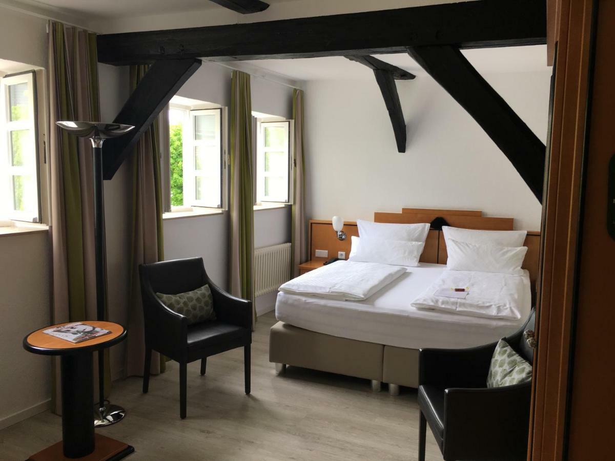 Alt Warburg Hotel Bagian luar foto