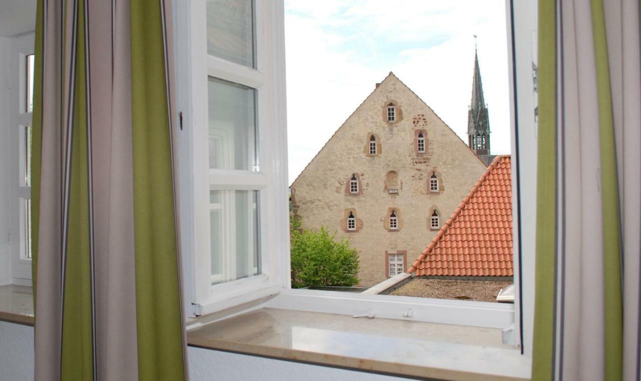 Alt Warburg Hotel Bagian luar foto