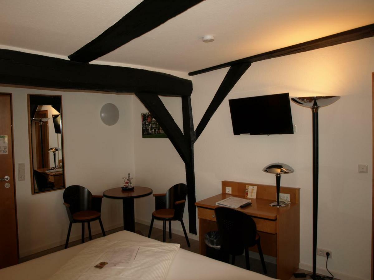 Alt Warburg Hotel Bagian luar foto