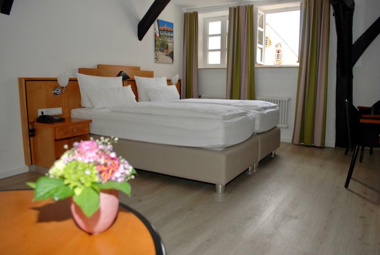 Alt Warburg Hotel Bagian luar foto
