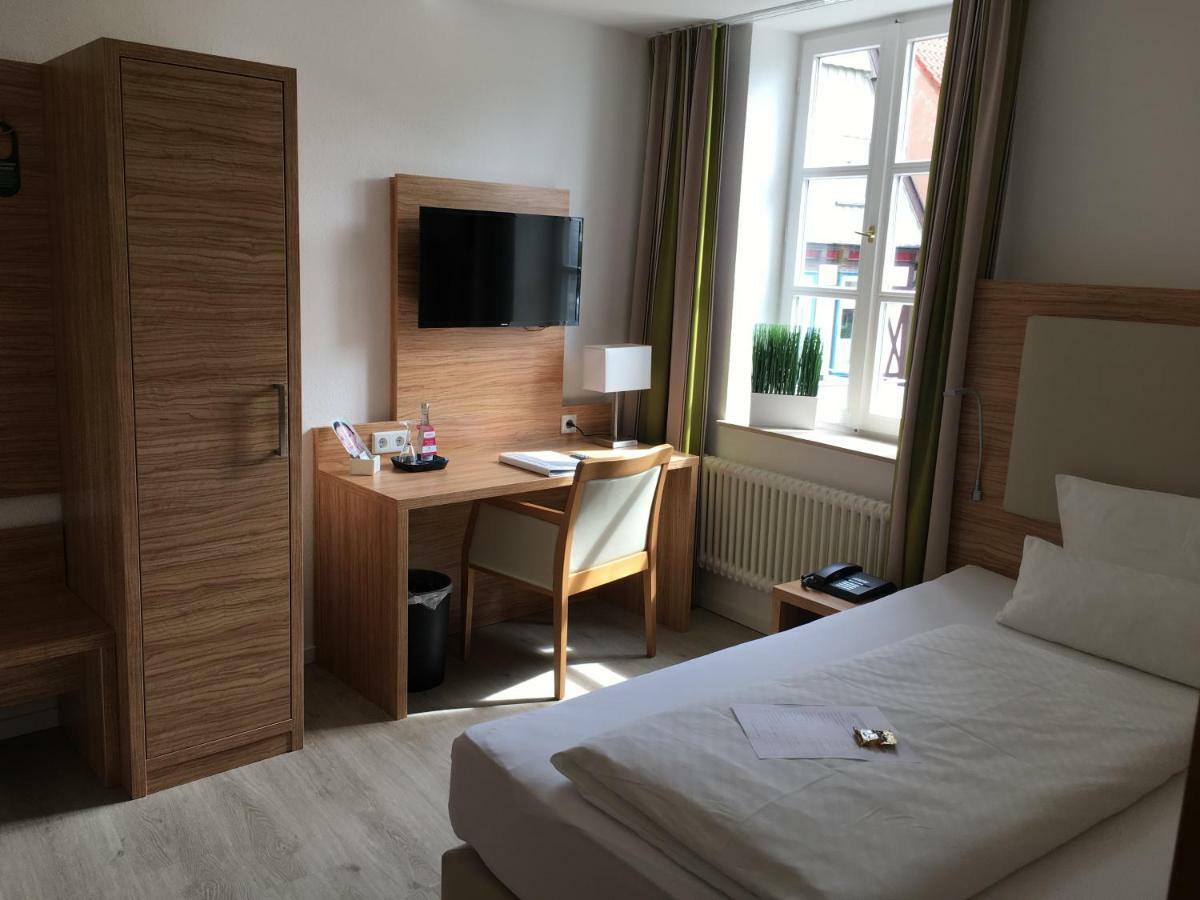 Alt Warburg Hotel Bagian luar foto